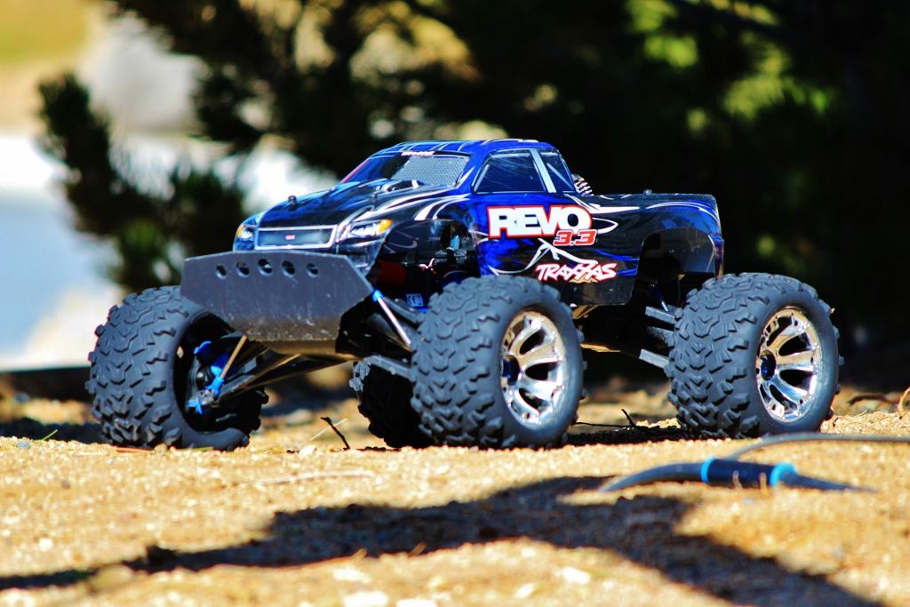 traxxas revo 3.3 4wd rtr